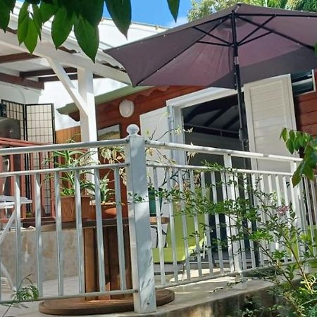 Gite Mamour - Charmant Petit Bungalow A Decouvrir Baillif Экстерьер фото