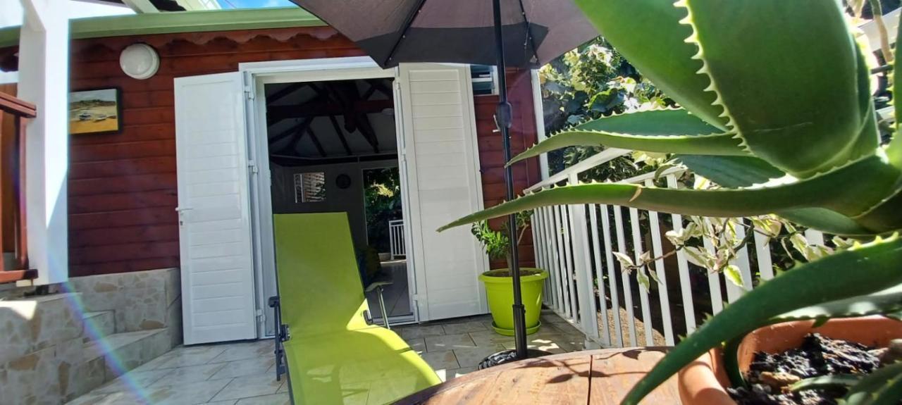 Gite Mamour - Charmant Petit Bungalow A Decouvrir Baillif Экстерьер фото