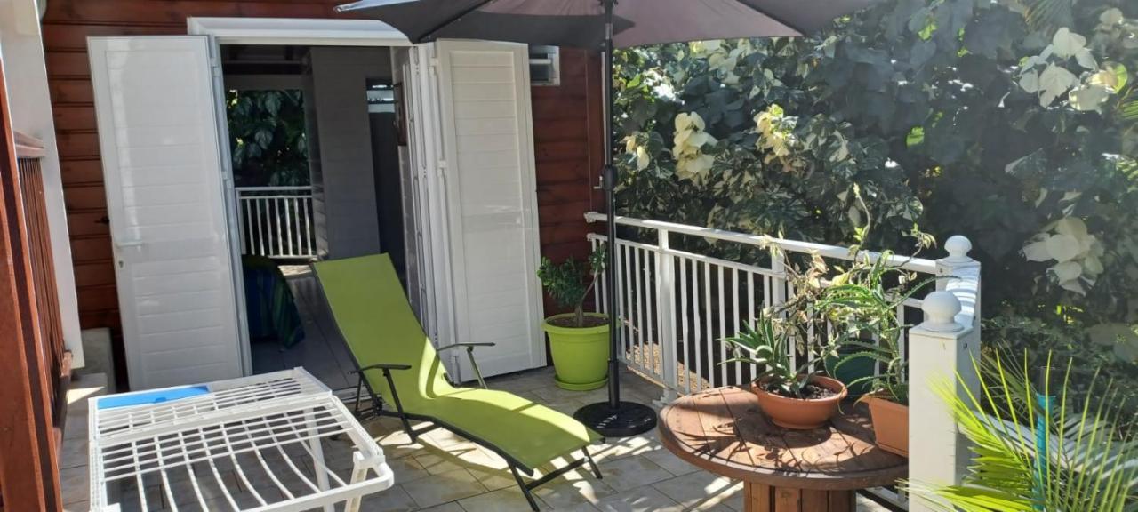 Gite Mamour - Charmant Petit Bungalow A Decouvrir Baillif Экстерьер фото